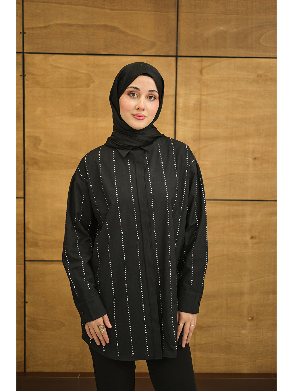 Kadın Gizli Düğmeli Ön taş Detay Regular Poplin Gömlek Siyah-3