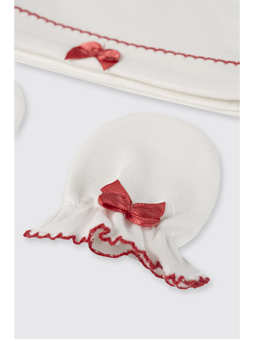 Yenidoğan Kurdela Detaylı Ekru Şapka-Eldiven Seti-1