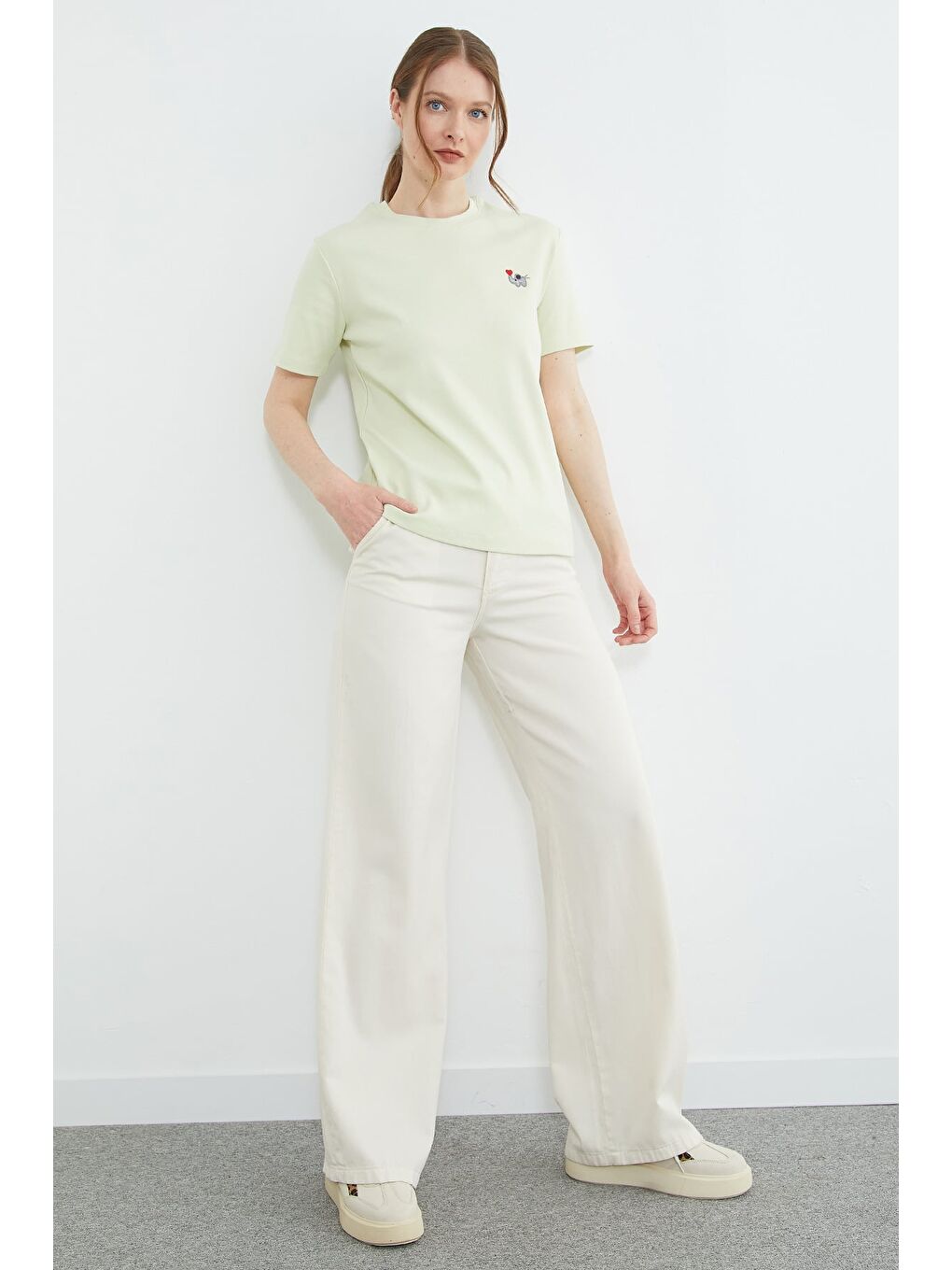 Yeşil Fil Nakışlı Bisiklet Yaka Tişört-2