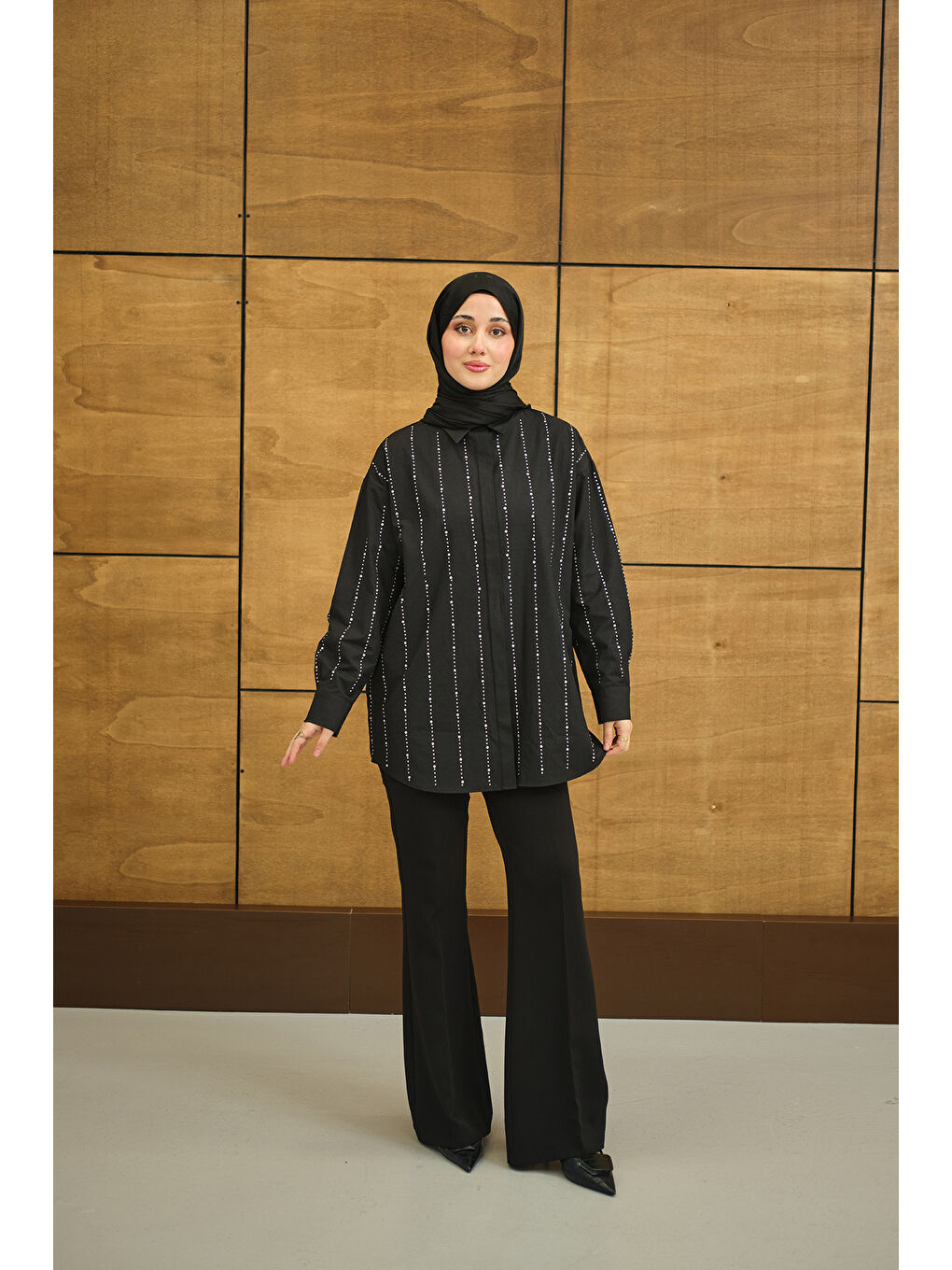 Kadın Gizli Düğmeli Ön taş Detay Regular Poplin Gömlek Siyah-4