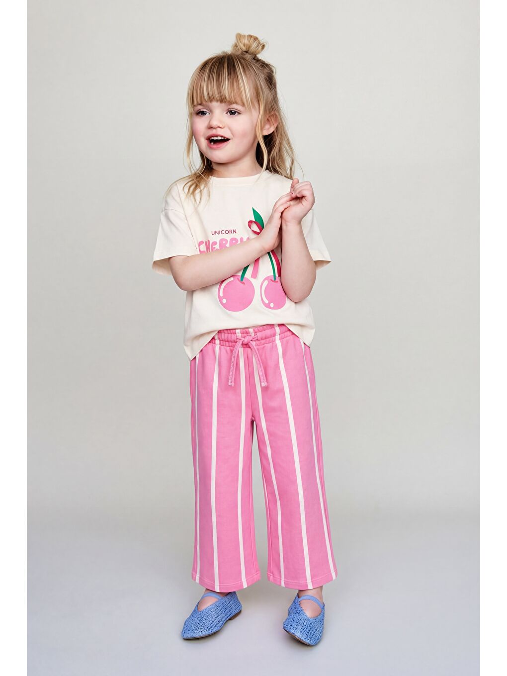 Beyaz Kız Çocuk Pamuklu Ekru Kiraz Baskılı Tişört Çizgili Takım
