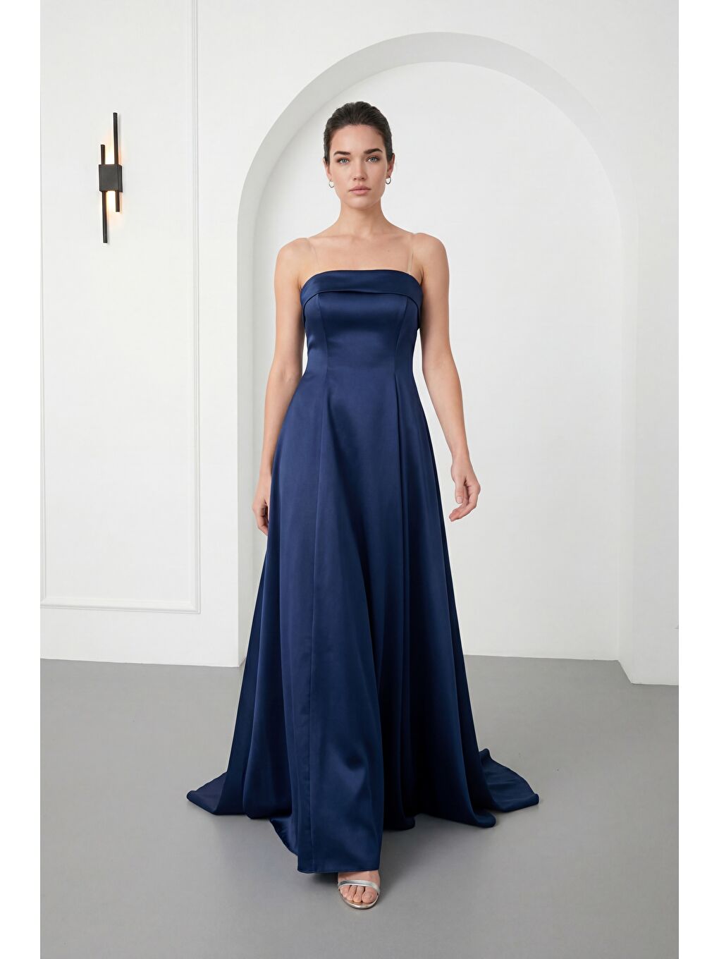 Kadın Lacivert Straplez Yaka Saten Uzun Kloş Abiye Elbise