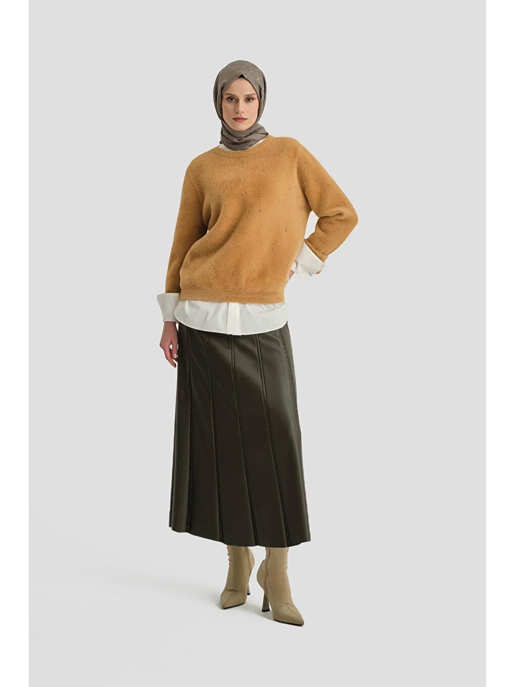 Kahverengi Taş Detaylı Kazak 24Kd2806 Camel-1