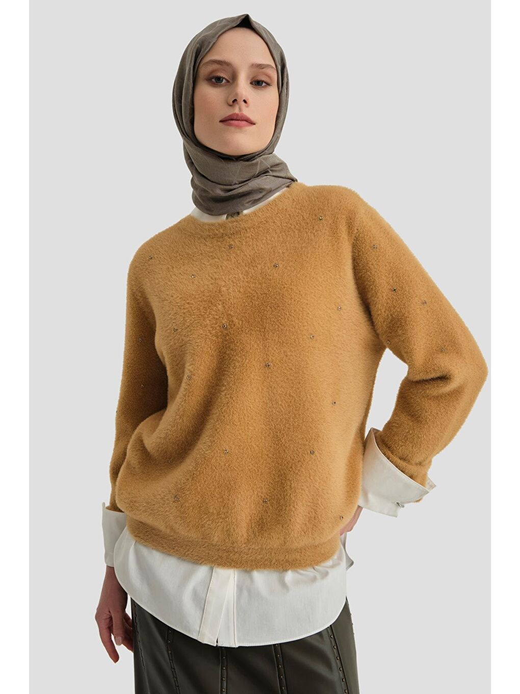 Kahverengi Taş Detaylı Kazak 24Kd2806 Camel-2