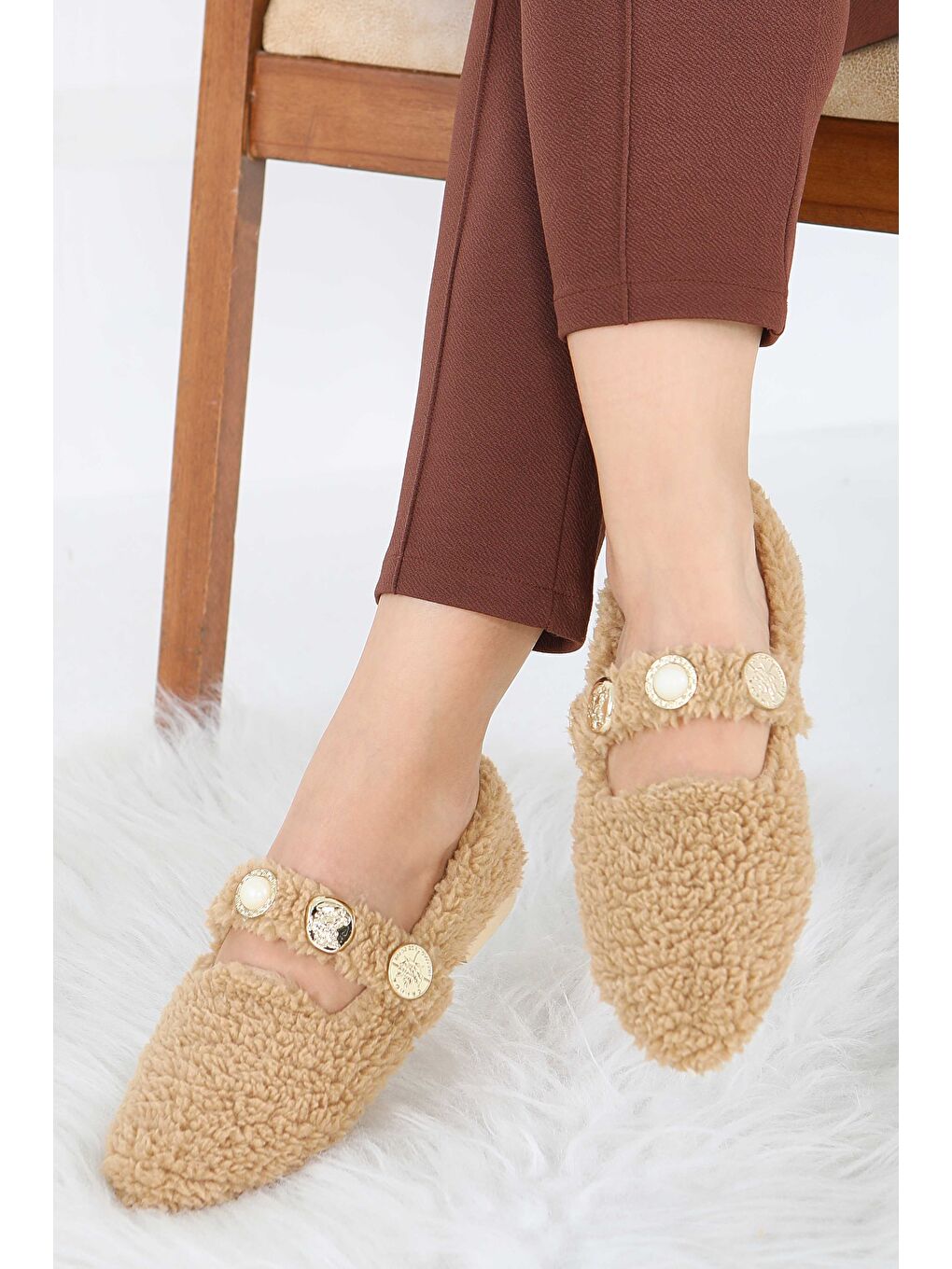 Bej Kadın Vizon İnci Ve Tuğra Detaylı Pelüş Babet - 27911-VIZON-1