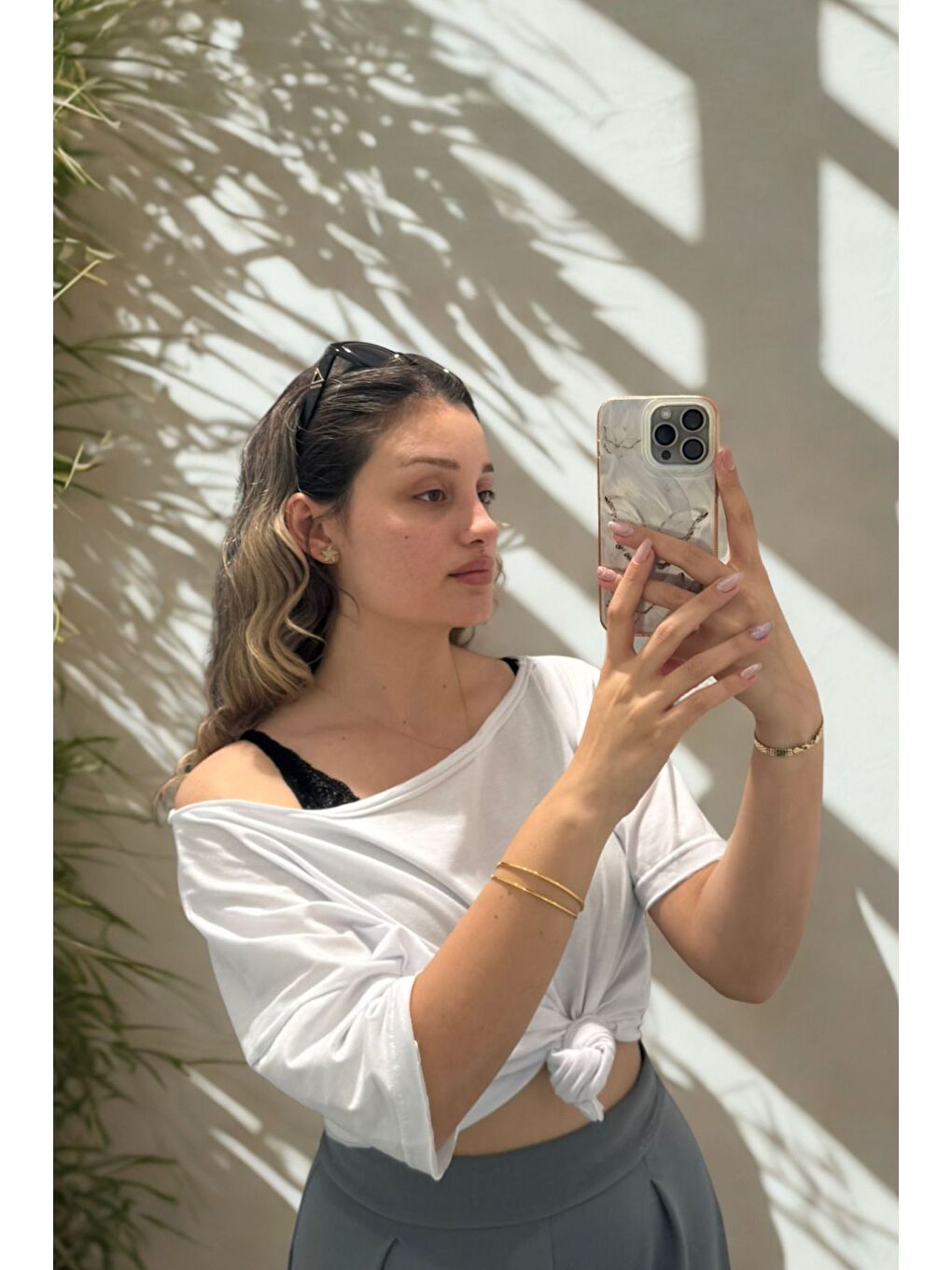 Beyaz Siyah Kadın Düşük Omuz Oversize T-Shirt-1