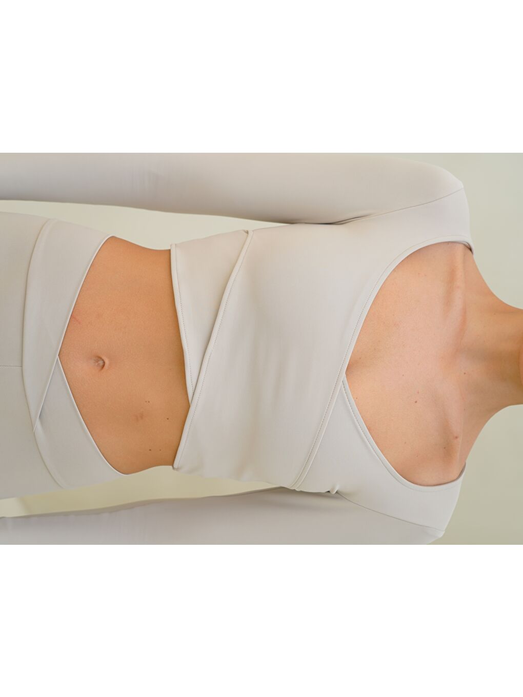 Bej Gaia Uzun Kollu Çapraz Detay Taş Crop-2