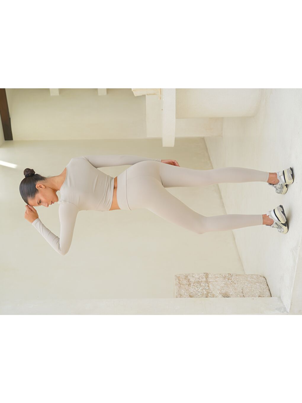 Bej Gaia Uzun Kollu Çapraz Detay Taş Crop-3