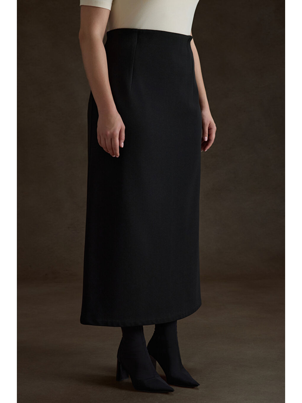 Siyah Beli Lastikli Viscon Örme Etek-2