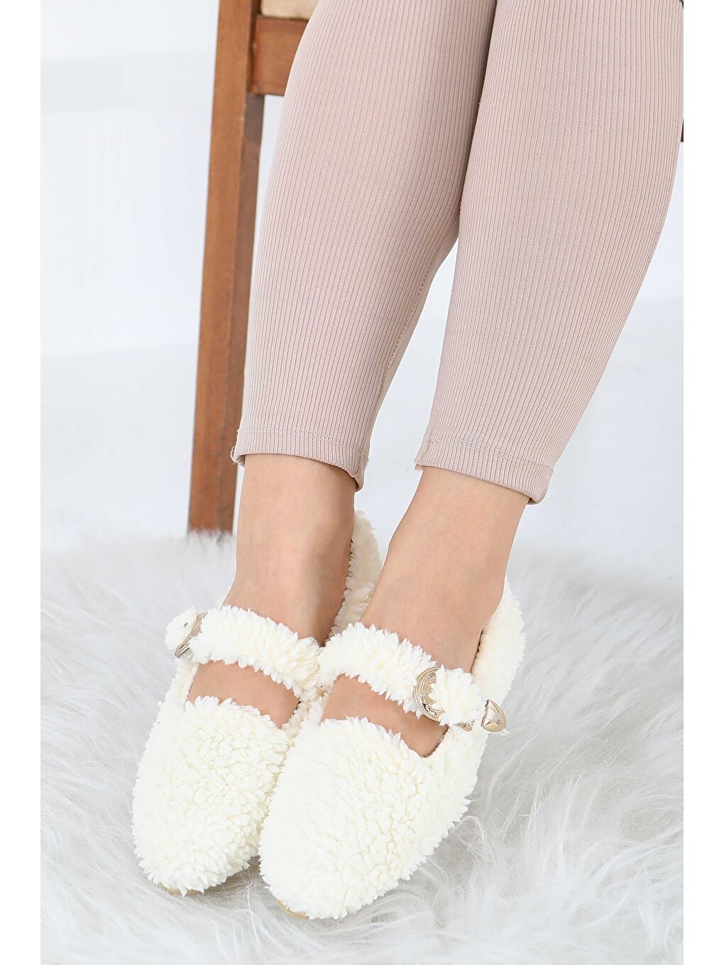 Kadın Ekru Kemer Detaylı Pelüş Babet - 27910-EKRU-1