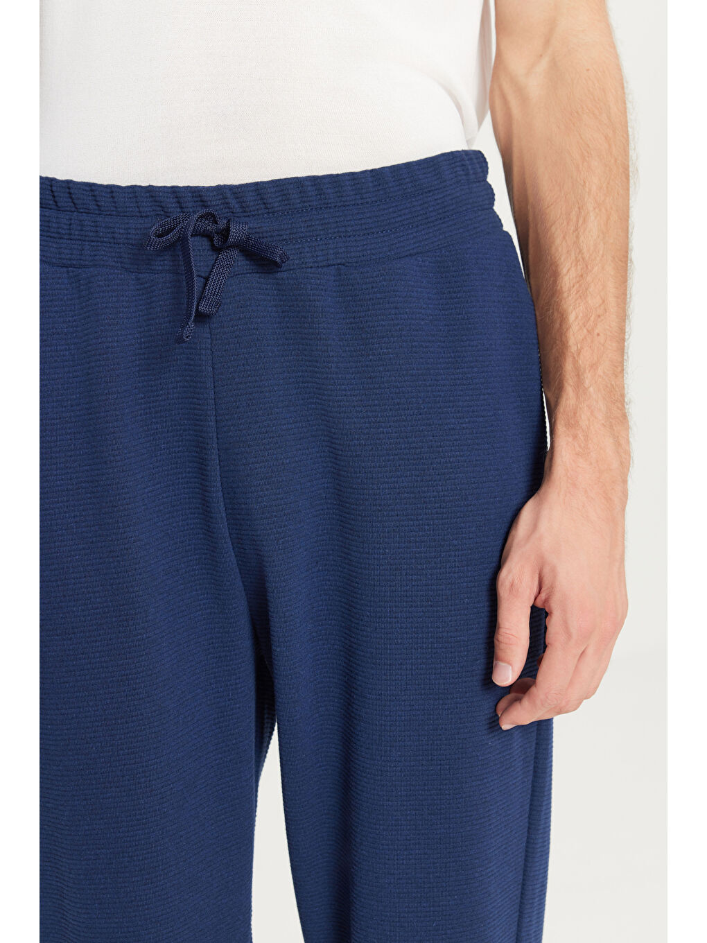 Erkek Lacivert Pamuklu Standart Fit Beli Bağlamalı Desenli Yan Cepli Eşofman Altı-3