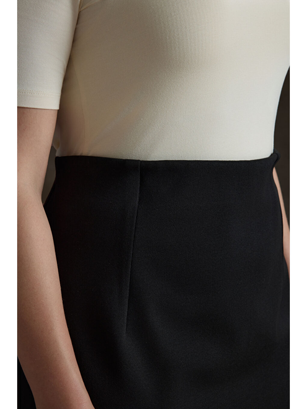 Siyah Beli Lastikli Viscon Örme Etek-3