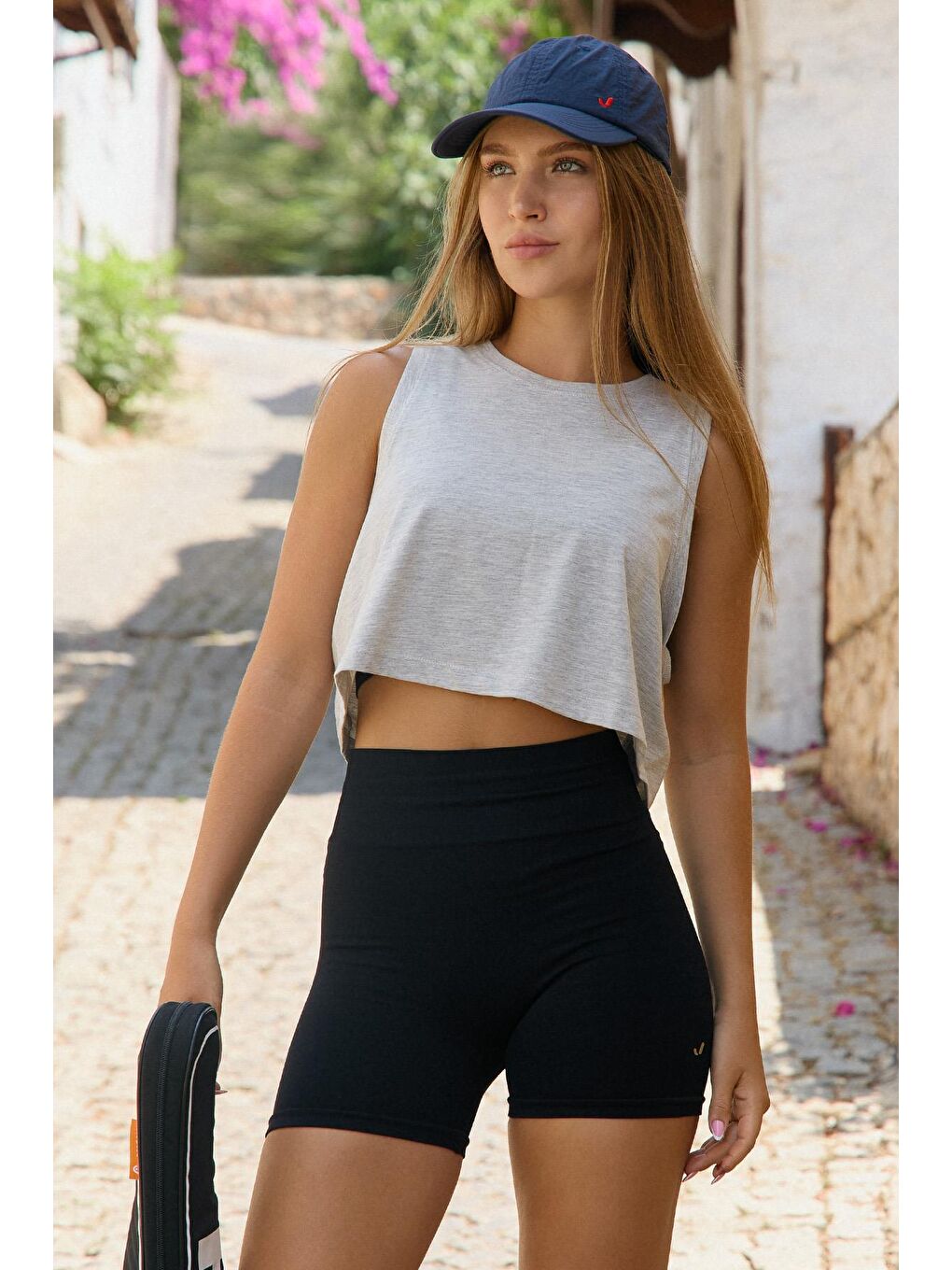 Gri Üst Giyim, Atlet, Aura