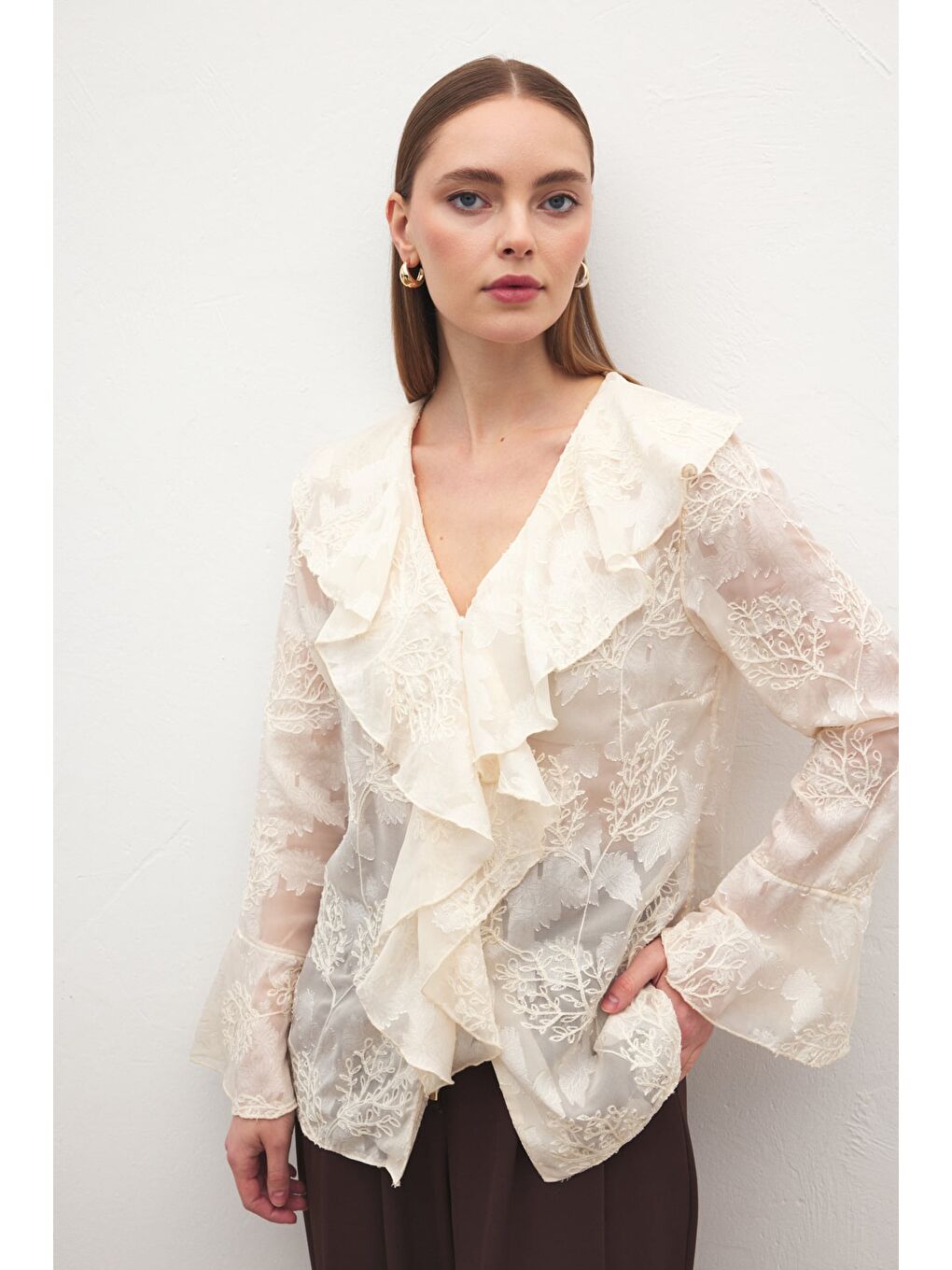 Fırfır Detaylı Nakışlı Gömlek - Bej