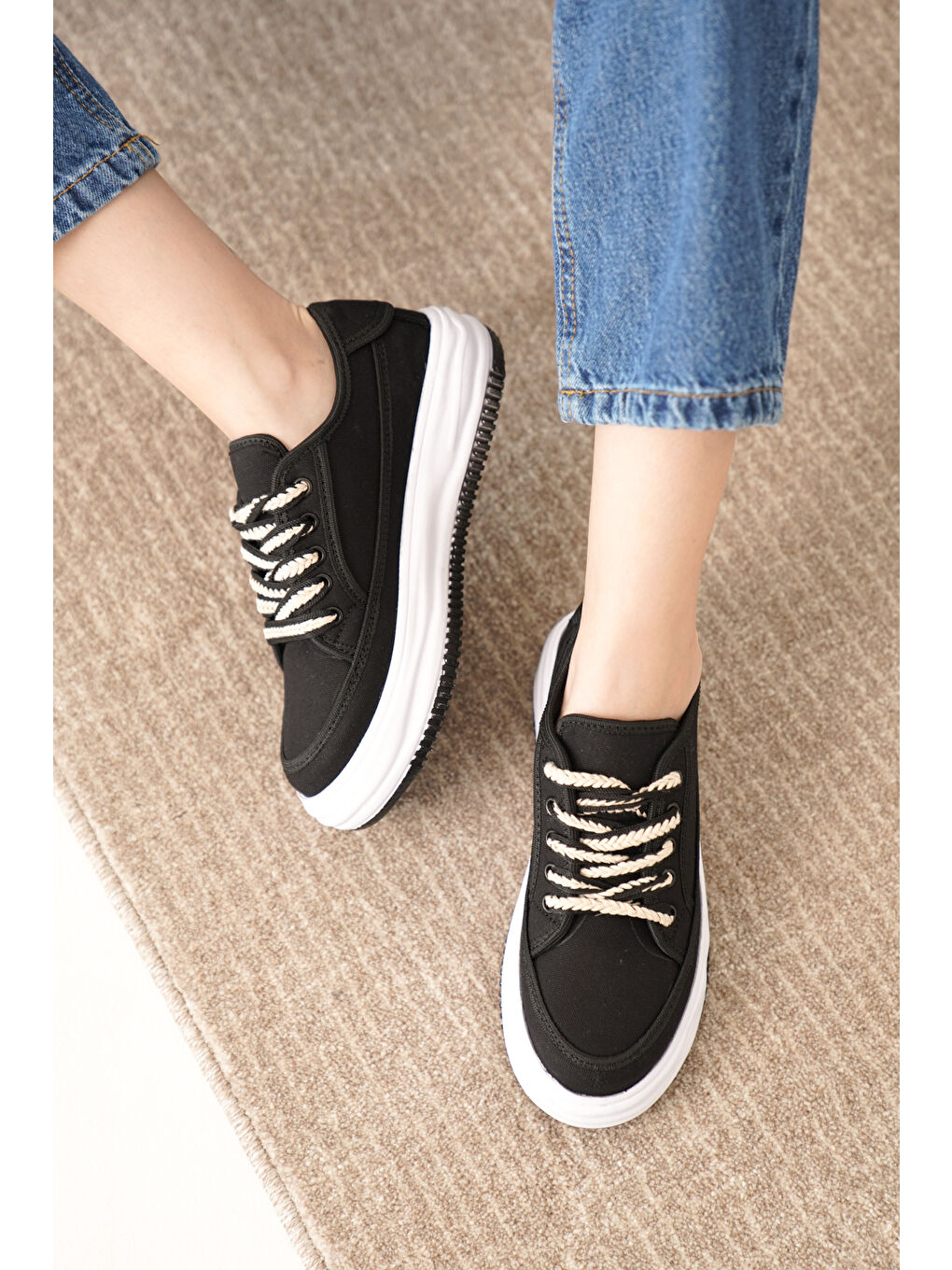 Siyah D094 Kadın Sneaker Yüksek Taban Bağcıklı Bez Spor Ayakkabı