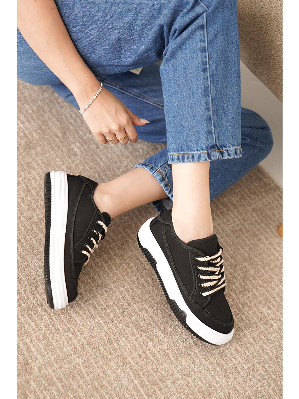 Siyah D094 Kadın Sneaker Yüksek Taban Bağcıklı Bez Spor Ayakkabı-1