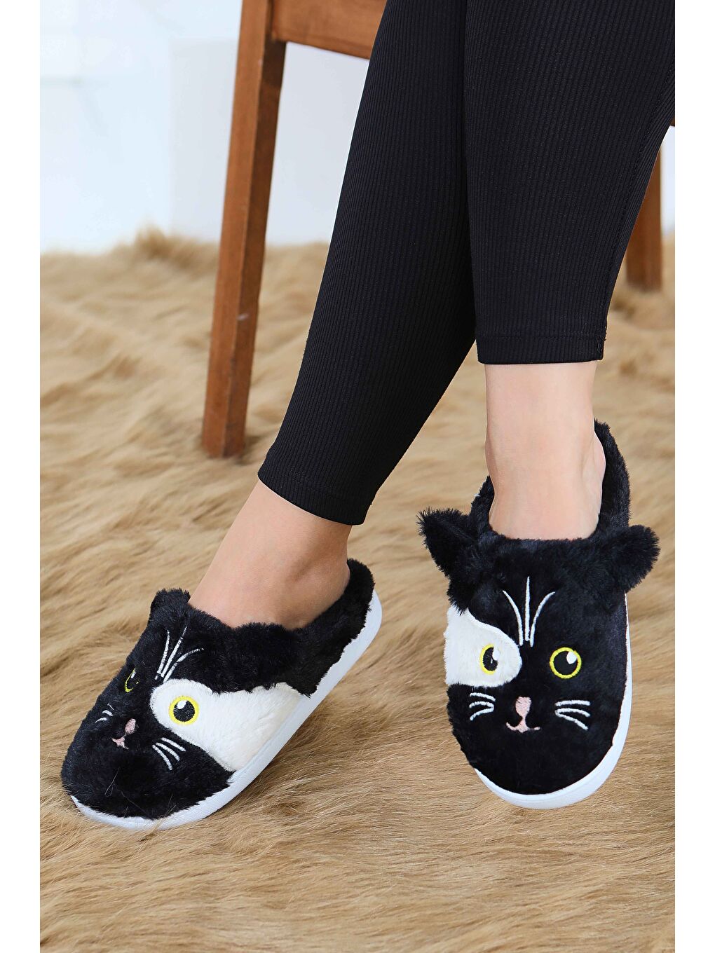 Kadın Siyah Kedi İşleme Detaylı Ev Terliği - 27778-SIYAH