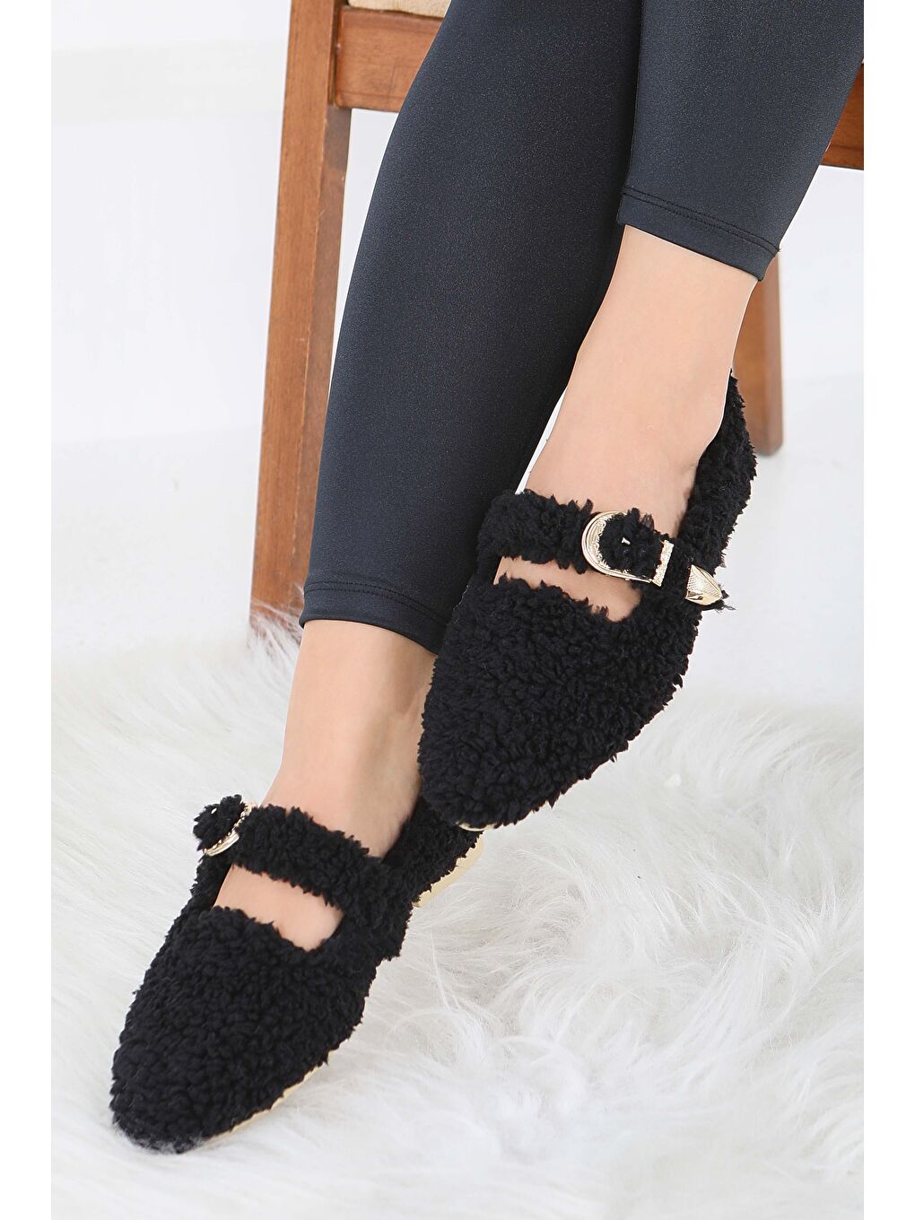 Kadın Siyah Kemer Detaylı Pelüş Babet - 27910-SIYAH-2