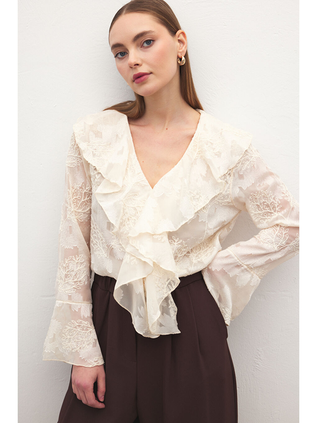 Fırfır Detaylı Nakışlı Gömlek - Bej-1