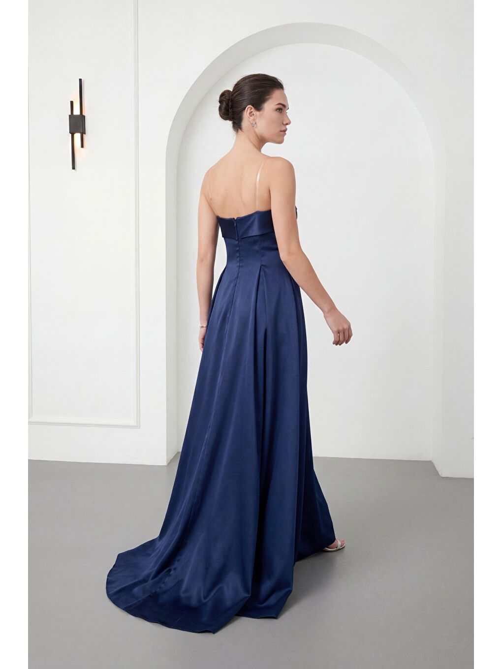 Kadın Lacivert Straplez Yaka Saten Uzun Kloş Abiye Elbise-5