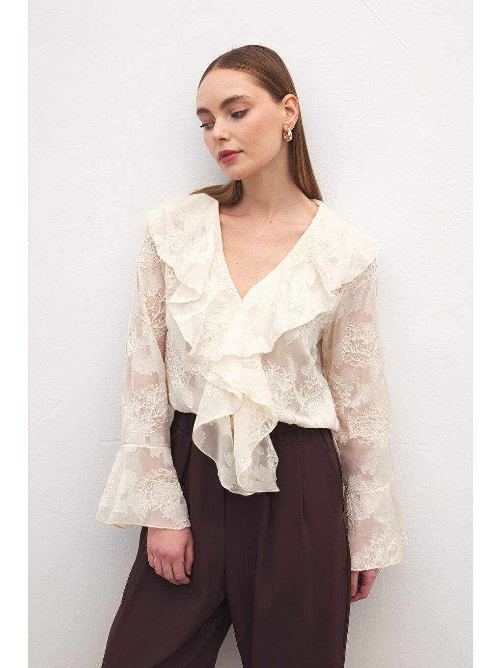 Fırfır Detaylı Nakışlı Gömlek - Bej-4