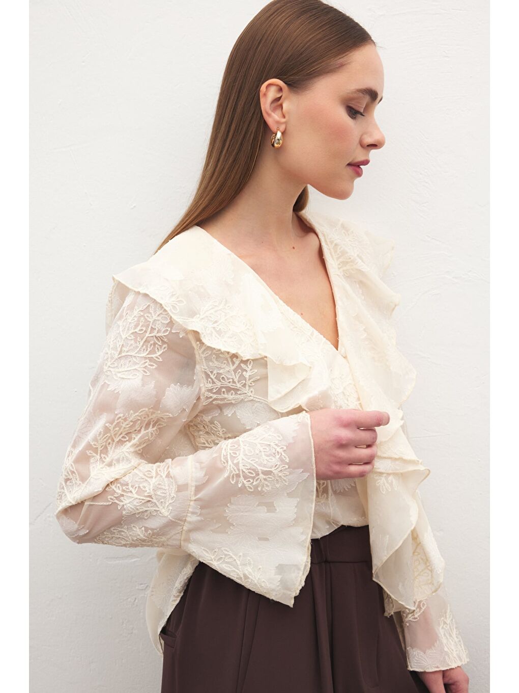 Fırfır Detaylı Nakışlı Gömlek - Bej-5