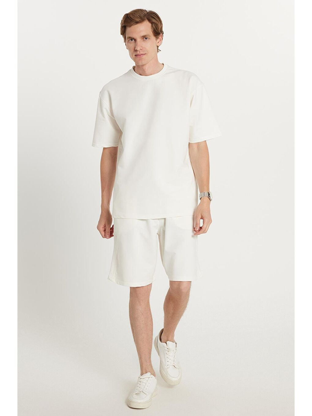 Erkek Standart Fit Normal Kesim Pamuklu Bisiklet Yaka Beli Bağcıklı Beyaz Şort Takım