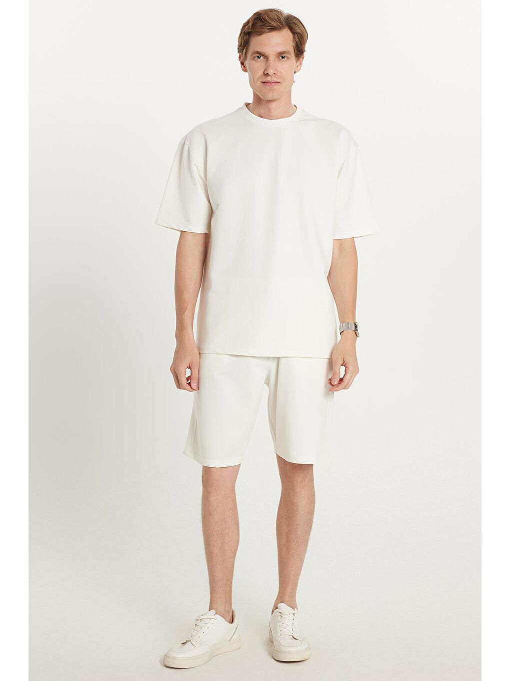 Erkek Standart Fit Normal Kesim Pamuklu Bisiklet Yaka Beli Bağcıklı Beyaz Şort Takım-3