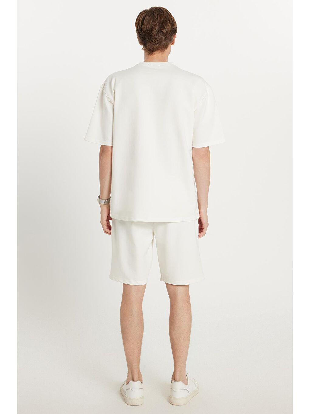 Erkek Standart Fit Normal Kesim Pamuklu Bisiklet Yaka Beli Bağcıklı Beyaz Şort Takım-4