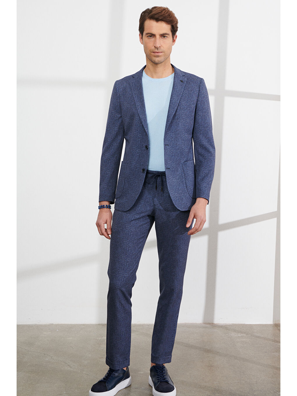 Erkek Lacivert-Beyaz Slim Fit Dar Kesim Mono Yaka Seyahat Çantalı Desenli Takım Elbise-1