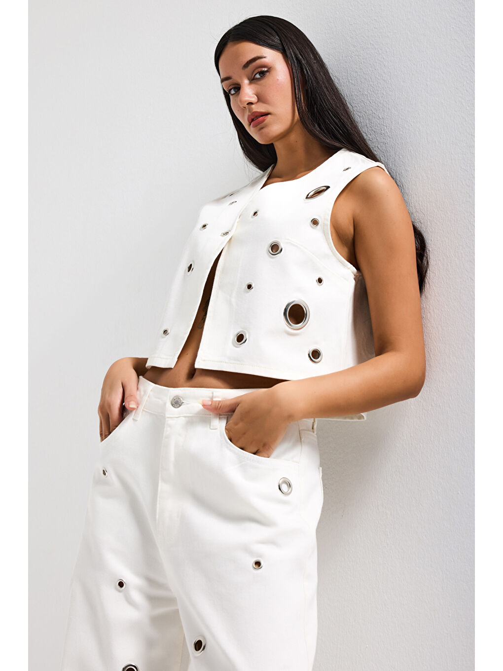 Kadın Kırık Beyaz 7s6-101 Crop Kuş Gözü Detaylı Özel Tasarım Denim Yelek-2