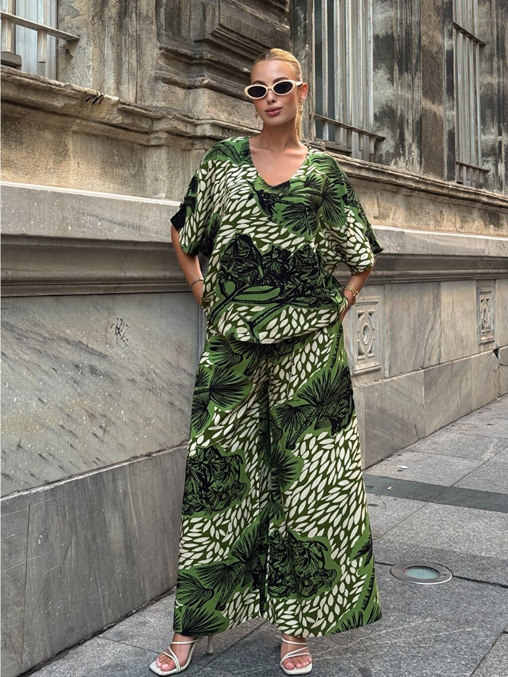 Yeşil V Yaka Viskon Kumaş Bol Paça Alt Üst Takım-1