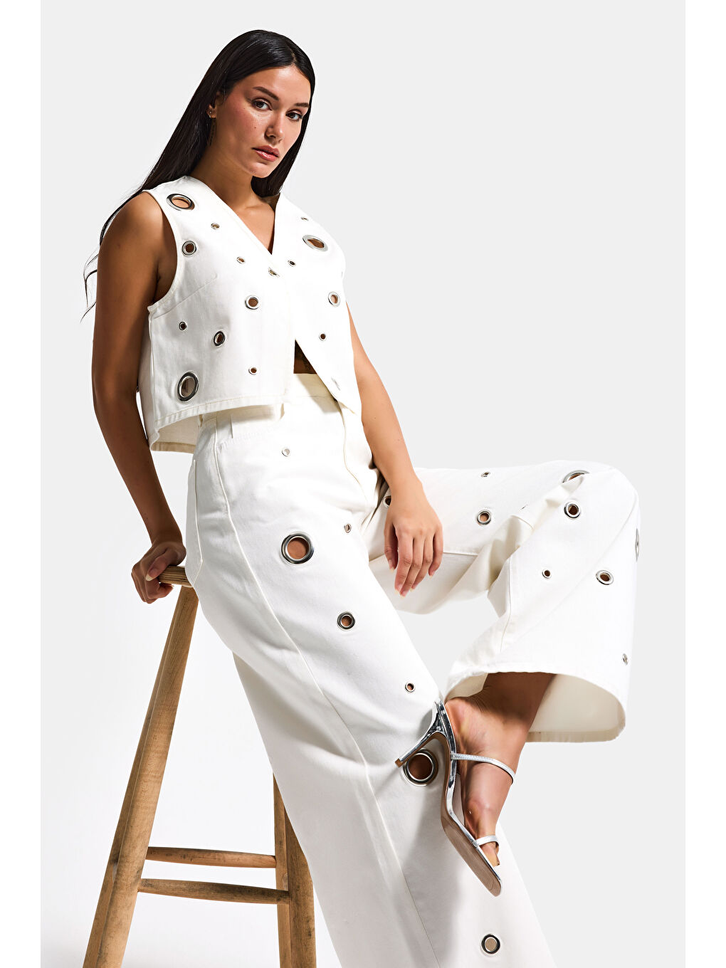 Kadın Kırık Beyaz 7s6-101 Crop Kuş Gözü Detaylı Özel Tasarım Denim Yelek-4