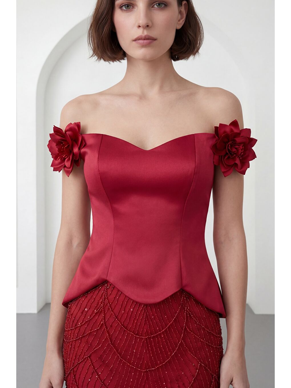 Kadın Kırmızı Kayık Yaka Çiçek Detaylı Uzun Taşlı Abiye Elbise-2