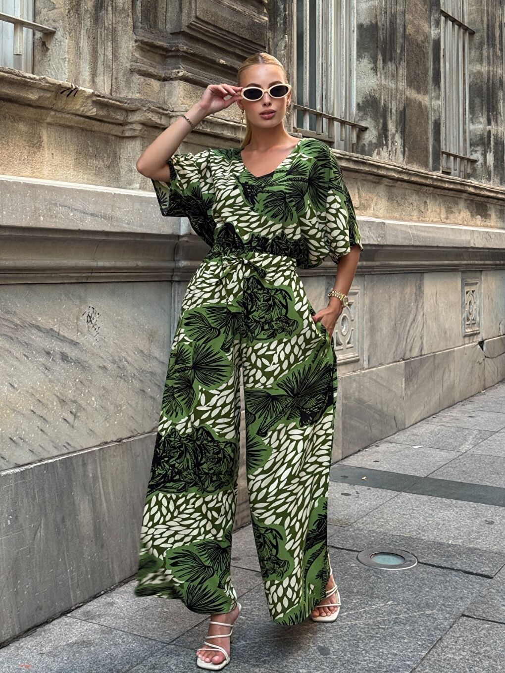 Yeşil V Yaka Viskon Kumaş Bol Paça Alt Üst Takım-2