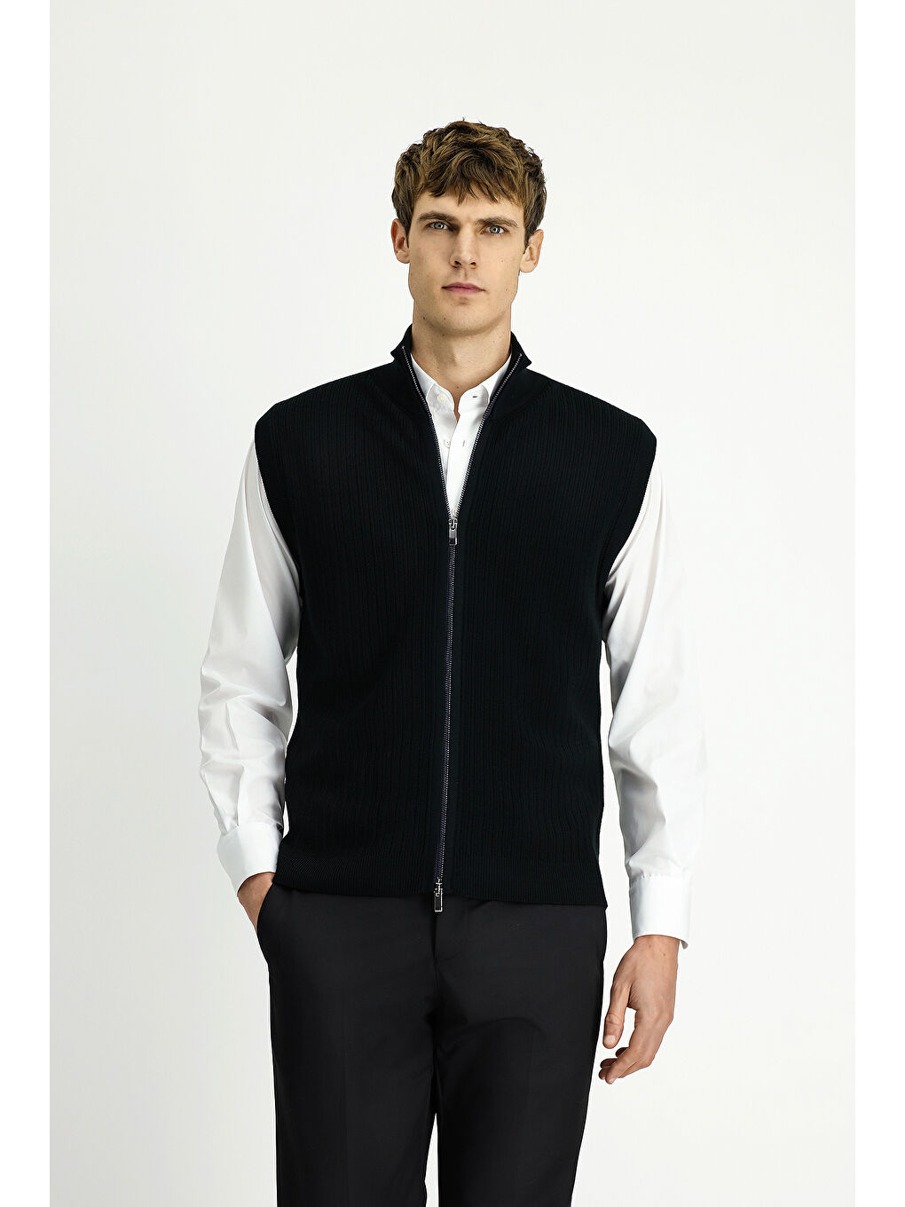 Siyah Desenli Fermuarlı Yünlü Triko Yelek-1