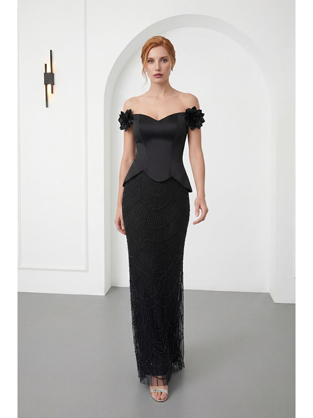 Kadın Siyah Kayık Yaka Çiçek Detaylı Uzun Taşlı Abiye Elbise-1