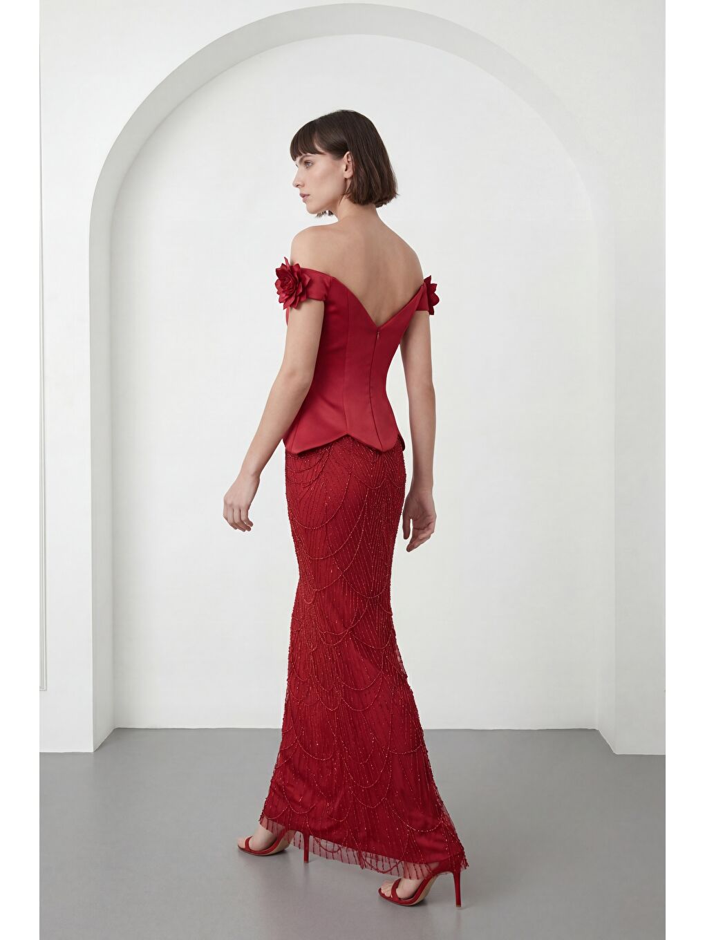 Kadın Kırmızı Kayık Yaka Çiçek Detaylı Uzun Taşlı Abiye Elbise-5