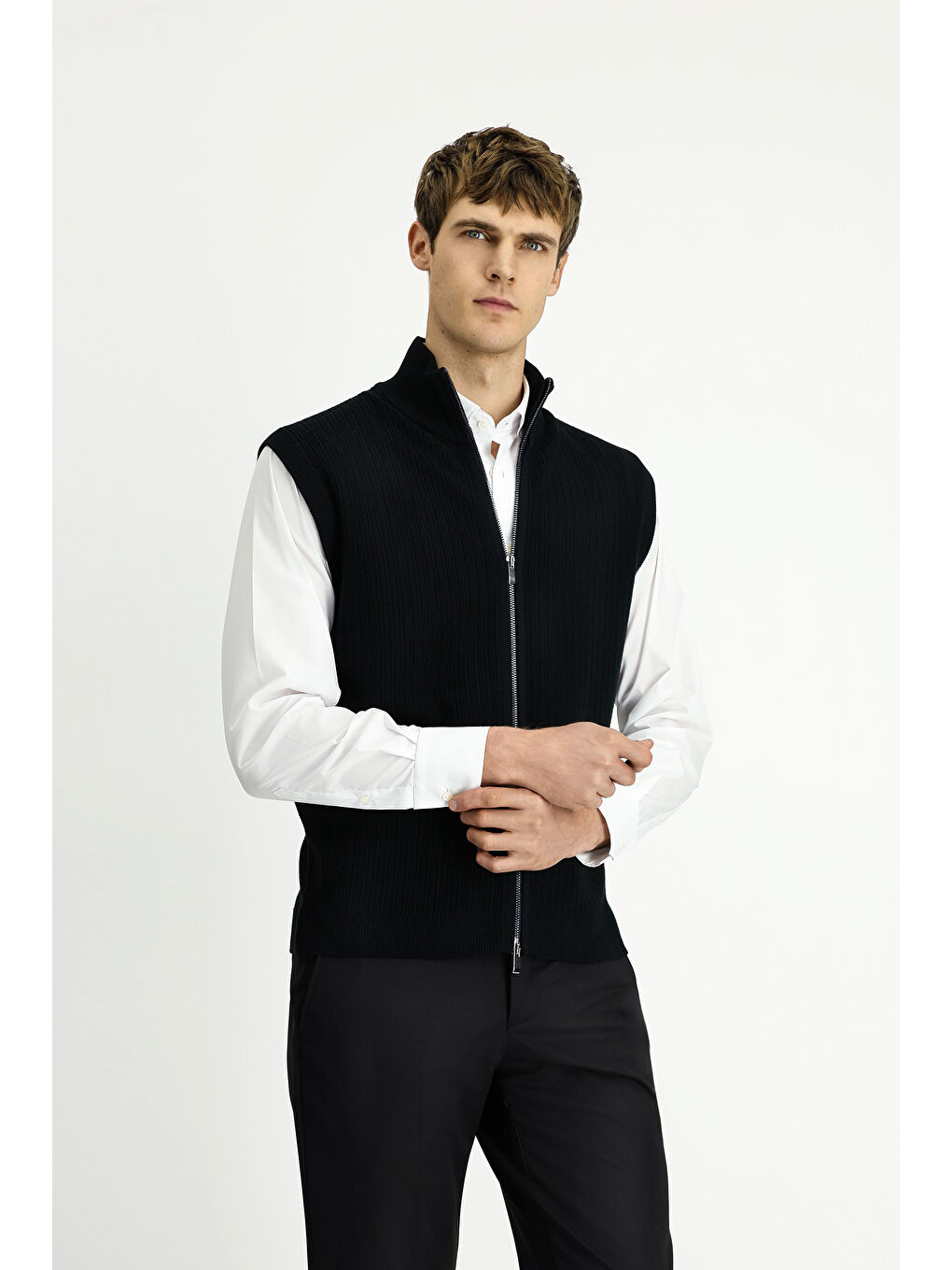 Siyah Desenli Fermuarlı Yünlü Triko Yelek-3