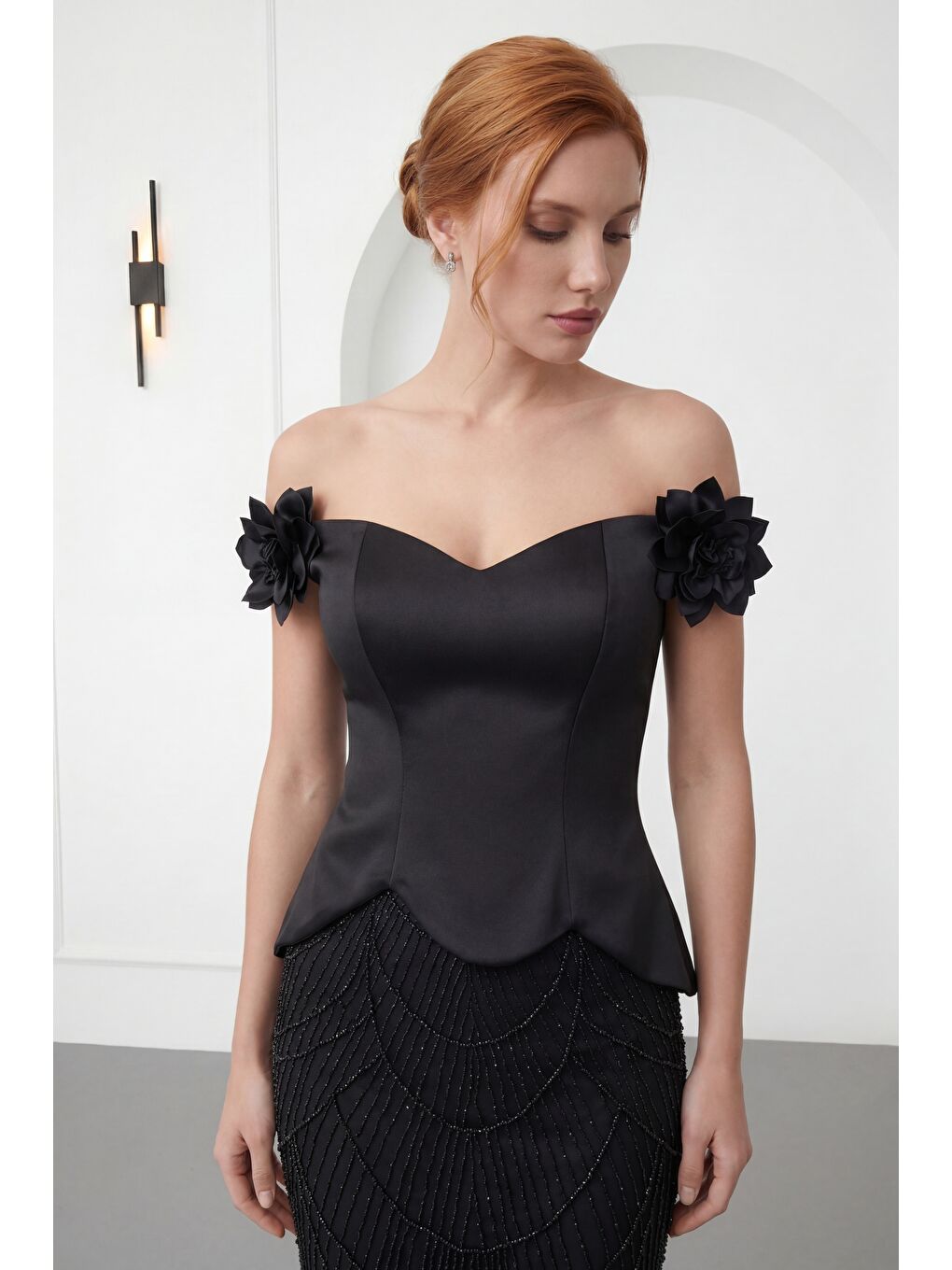 Kadın Siyah Kayık Yaka Çiçek Detaylı Uzun Taşlı Abiye Elbise-2