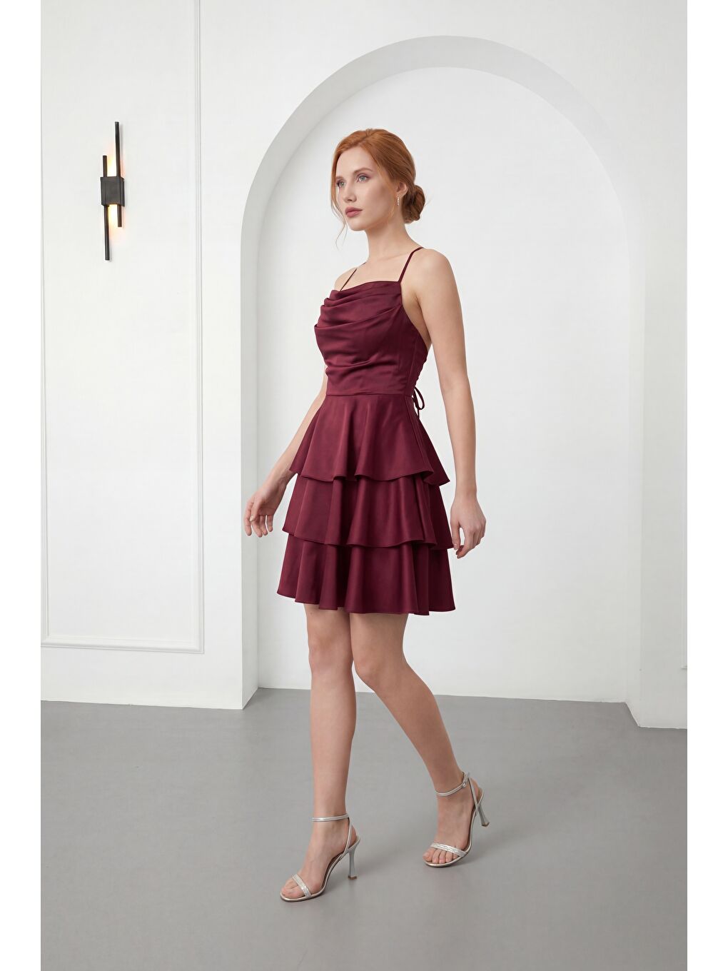 Kadın Bordo İnce Askılı Degaje Yaka Mini Saten Mezuniyet Abiye Elbise-1