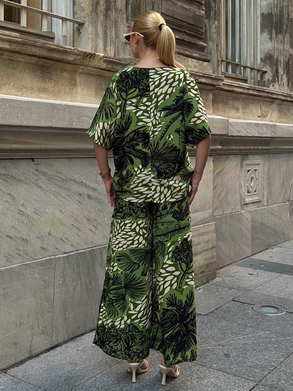 Yeşil V Yaka Viskon Kumaş Bol Paça Alt Üst Takım-3