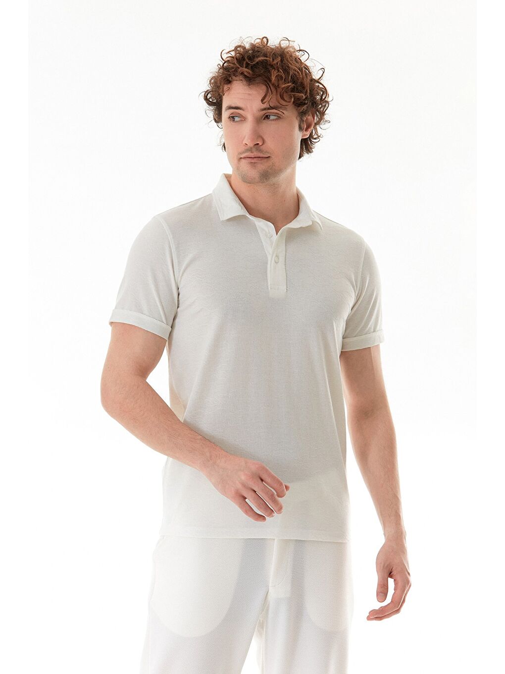 Beyaz Kabartma Baskılı Polo Yaka Slim Fit Tişört