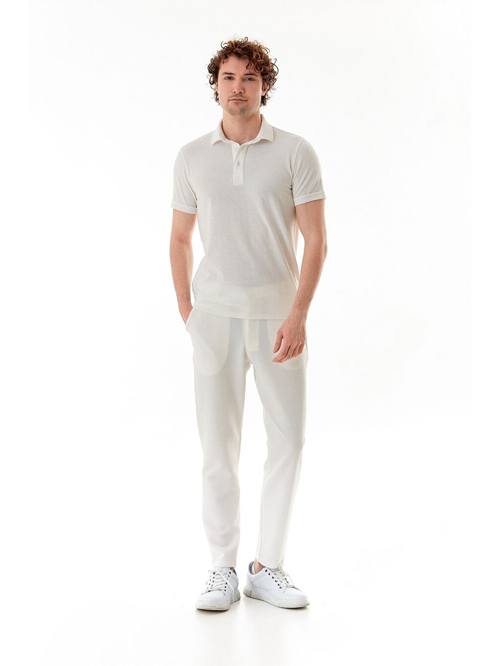 Beyaz Kabartma Baskılı Polo Yaka Slim Fit Tişört-2