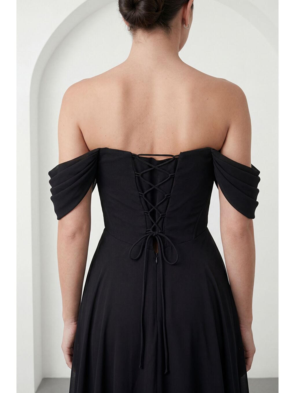 Kadın Siyah Kayık Yaka Kuyruklu Uzun Şifon Abiye Elbise-2