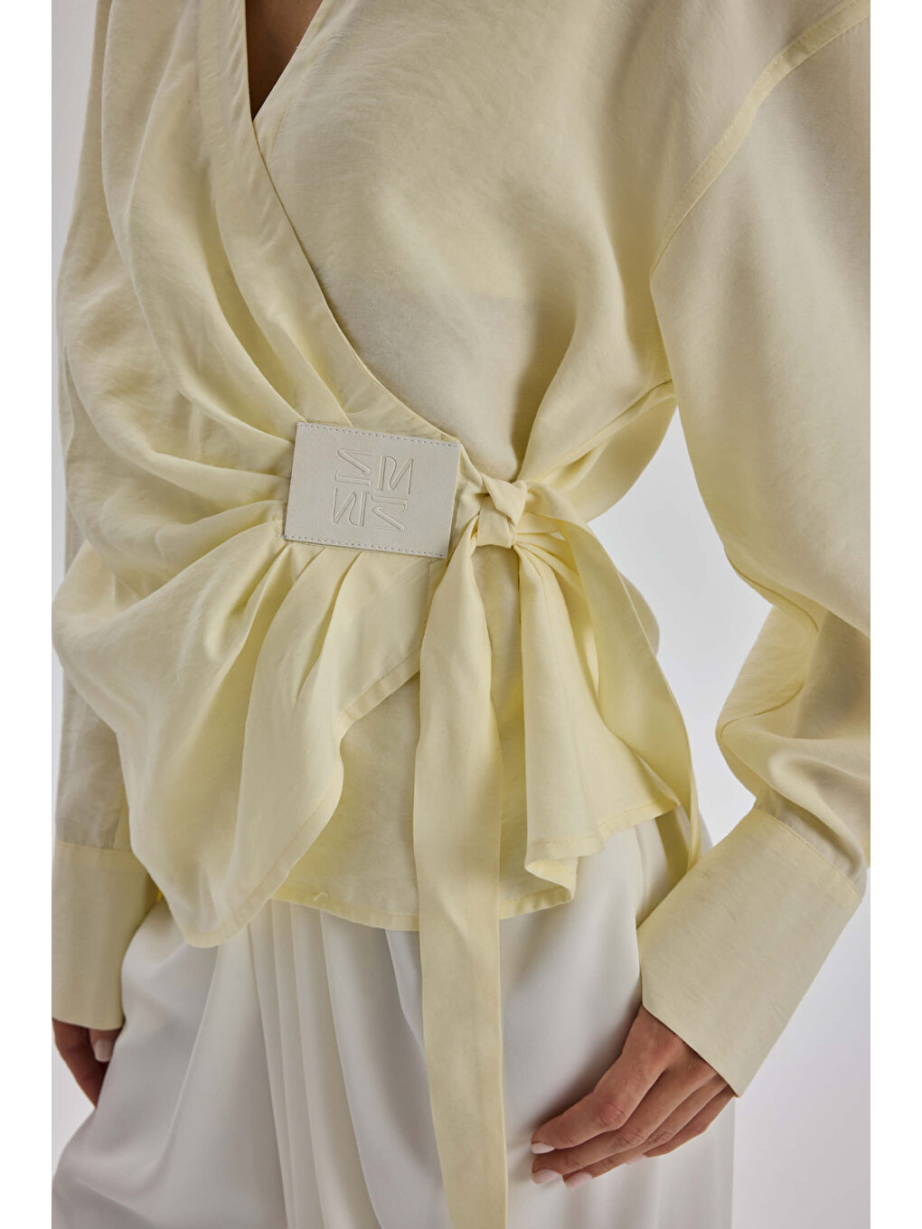 Asteria Bağlama Detay Sarı Dökümlü Gömlek-7