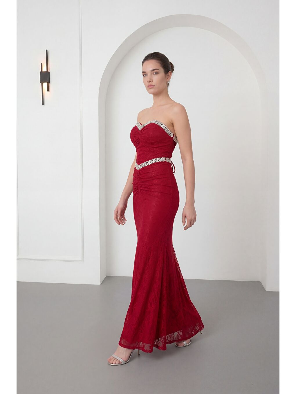Kadın Bordo Straplez Yaka Dantel Detay Taşlı Uzun Abiye Elbise-1