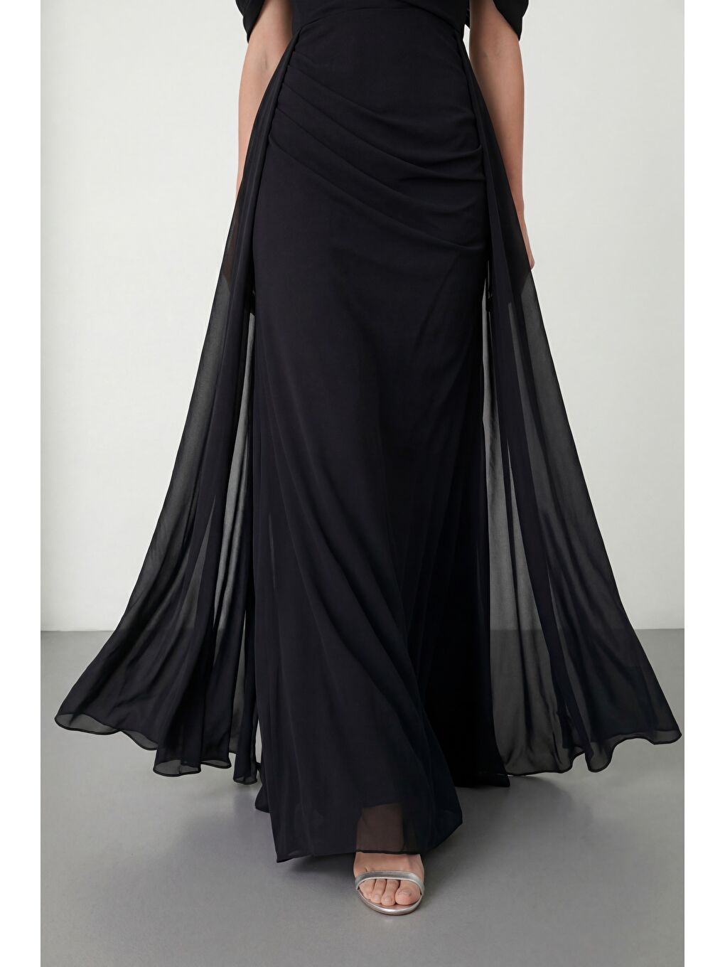 Kadın Siyah Kayık Yaka Kuyruklu Uzun Şifon Abiye Elbise-3