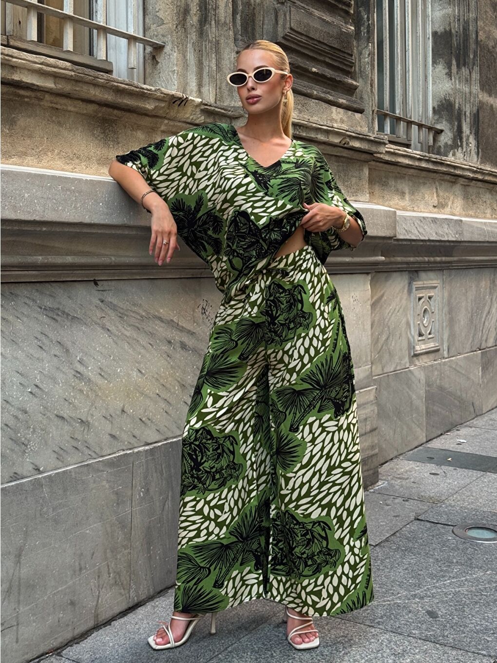 Yeşil V Yaka Viskon Kumaş Bol Paça Alt Üst Takım-4