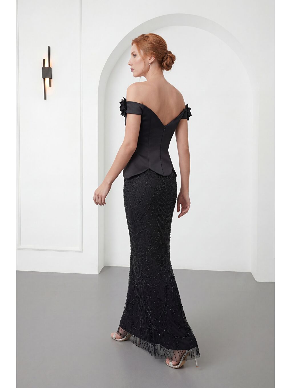 Kadın Siyah Kayık Yaka Çiçek Detaylı Uzun Taşlı Abiye Elbise-5